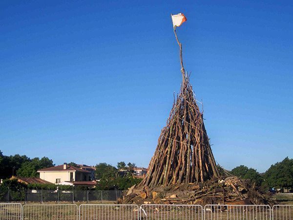 La Barriada Yagüe se prepara para celebrar el Solsticio de Verano