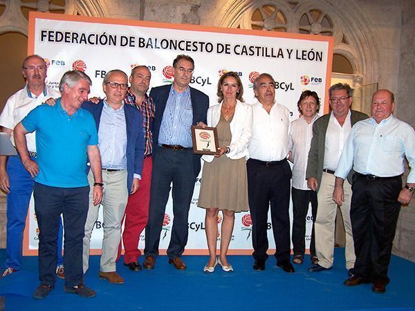 La directiva del CB Tizona celebra su última cena