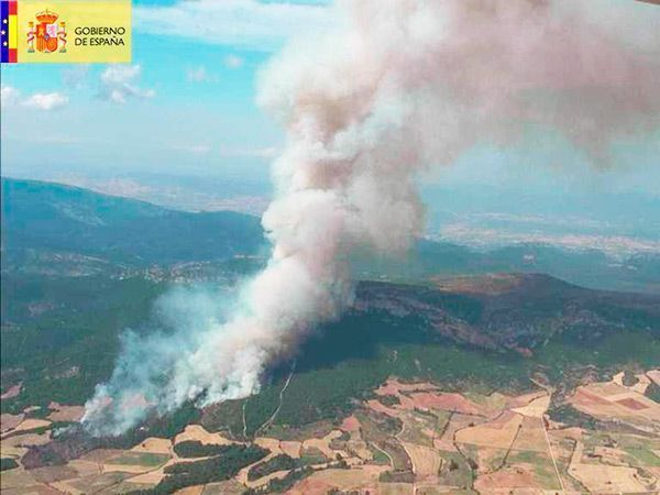 La Guardia Civil rescata a una familia del incendio de Cornudilla