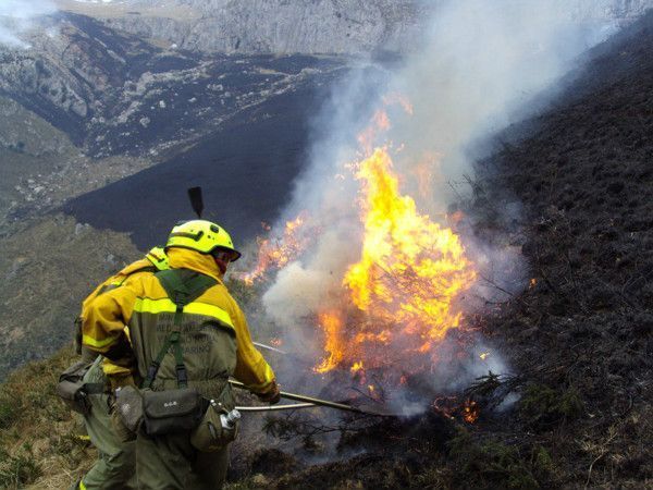 Las brigadas contra incendios forestales inician mañana tres jornadas de huelga