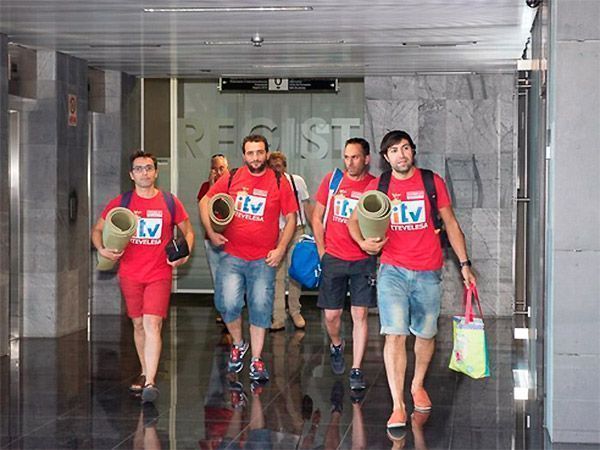 Los trabajadores de Itevelesa abandonan su encierro, tras suspenderse la huelga