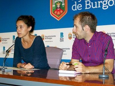 Blanca Guinea y Javier Gil, concejales de Imgaina Burgos, en sala de prensa. IAC