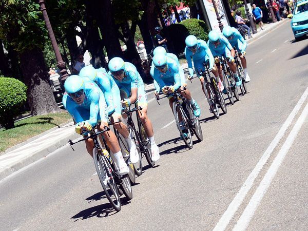 Exhibición de Astana y liderato para Luis León Sánchez