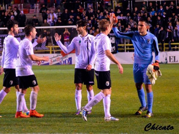 Alvaro del Val renueva con el Burgos y se va cedido al Portugalete