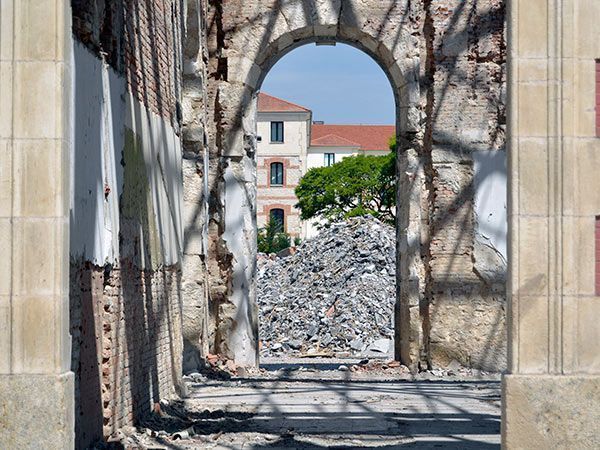 La obra de la estación se encarecerá en 42.000 euros tras descubrirse varios sótanos