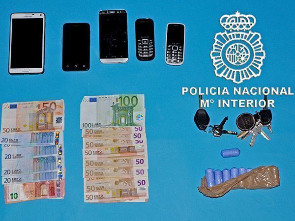 Detenidas tres personas por tráfico de drogas