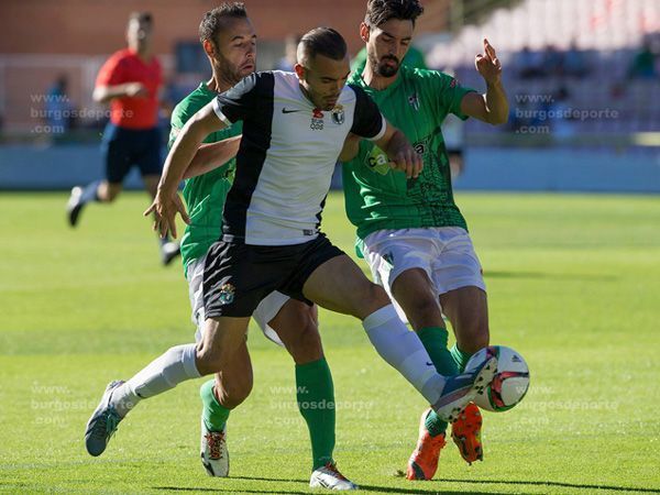 1-0. Un Burgos sin pegada naufraga en Cáceres