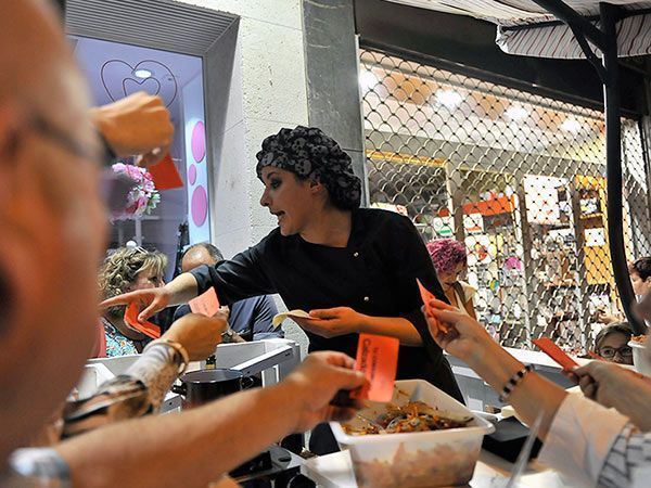 Los comercios burgaleses se llenan de música y diversión en la Noche Abierta