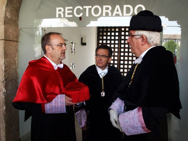 Rey no descarta la ampliación de titulaciones de Ciencias de la Salud en la UBU