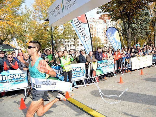 Óscar Cavia se lleva una ’10KM Cajaviva’ de récords