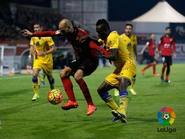 3-0. El Mirandés encuentra el camino en Anduva