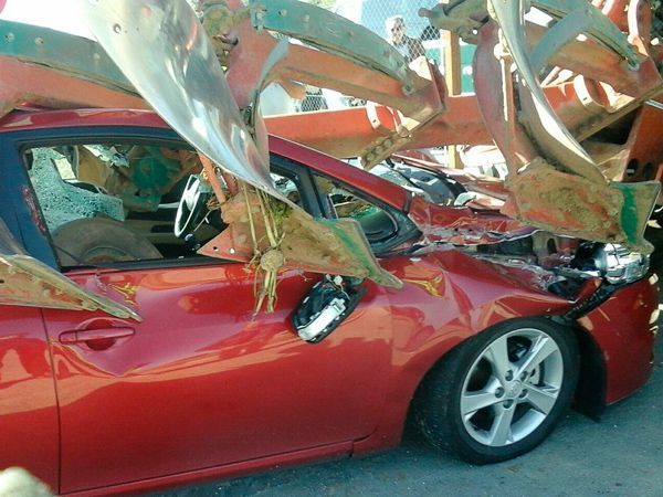 Herida una mujer tras colisionar contra un arado en Cueva de Roa