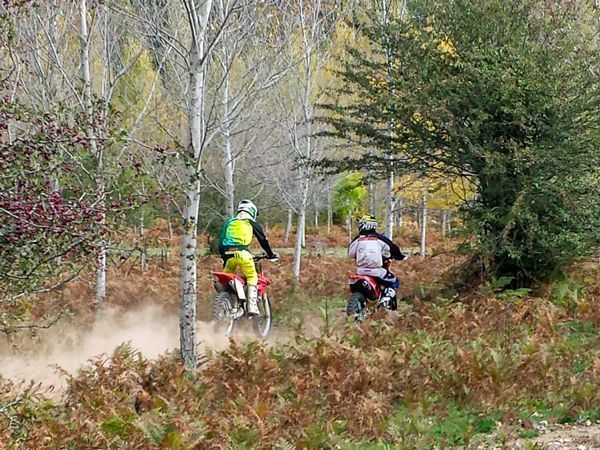 Denuncian el uso de El Bardal para la práctica irregular del motrocross