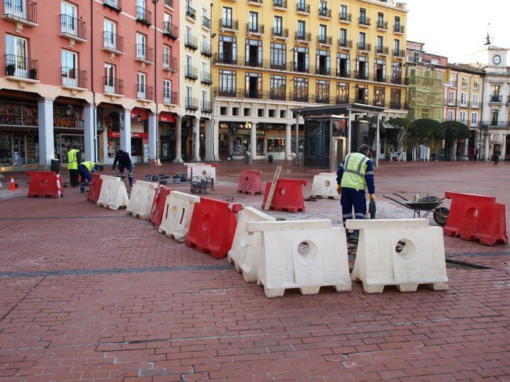 La Plaza Mayor recibe su enésimo ‘parcheo’ a la espera de solución definitiva