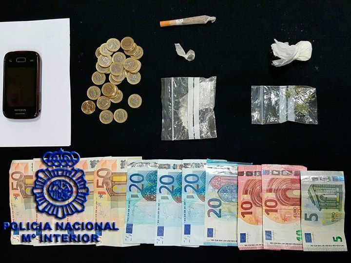 Detenido cuando vendía droga desde su puesto de trabajo