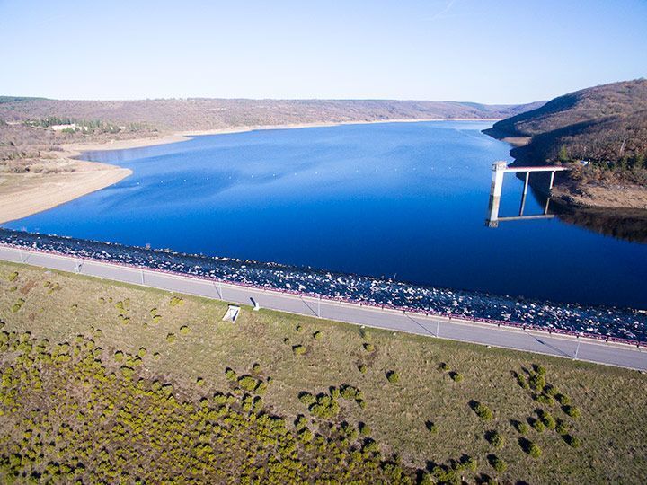 Los embalses burgaleses soportan la falta de lluvias del último mes