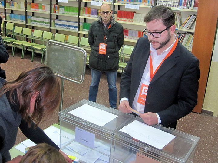 Ibeas anima a votar con “ilusión” para acabar con un bipartidismo de 30 años