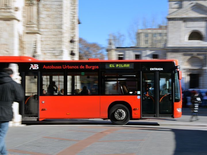 Autobuses apuesta por revisar las tarifas y rechaza los descuentos para la UBU