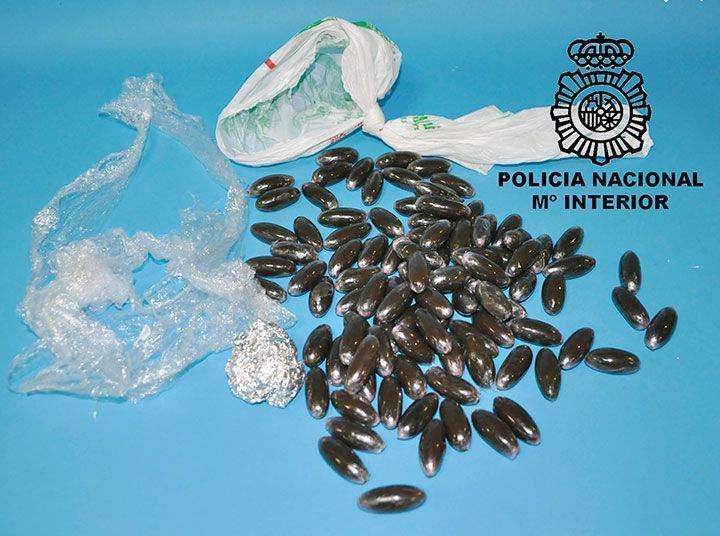 Policía Nacional detiene a 5 personas por posesión y tráfico de drogas