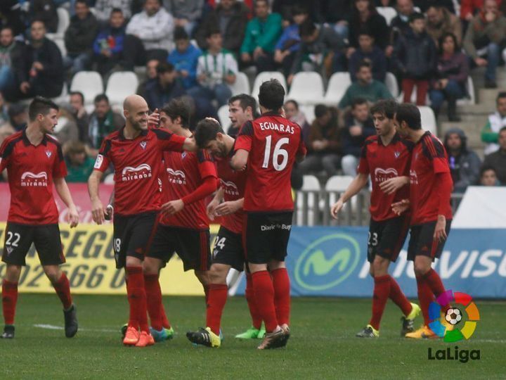 1-2. El Mirandés aguanta el asedio y se lleva los 3 puntos