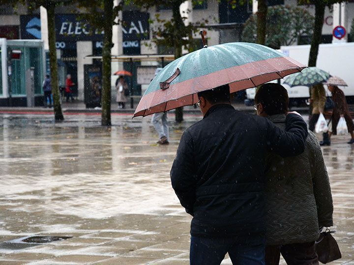 El 112 recibe 16 avisos relacionados con los fuertes vientos y la intensa lluvia