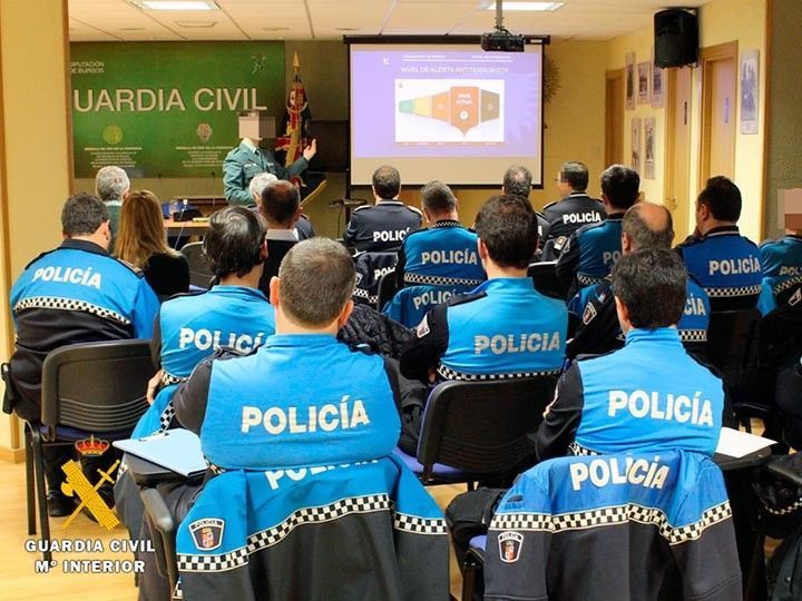 La AUGC califica de “postureo” los cursos formativos destinados a policía local