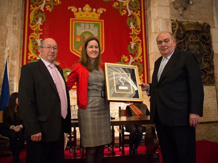 Un Báculo de Oro para reconocer el “amor” y “dedicación” a una ciudad