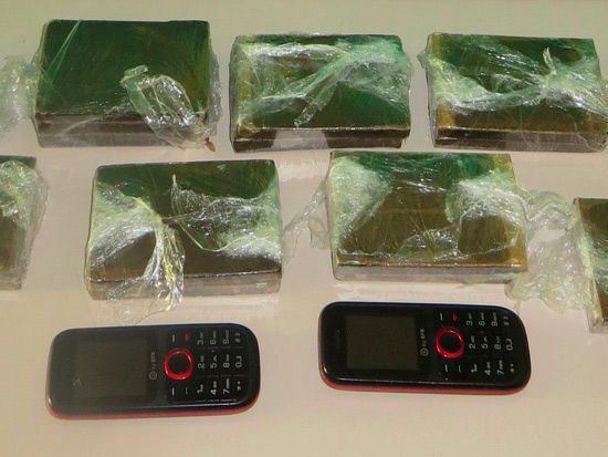 Tres detenidos al ser sorprendidos transportando casi 2 kilos de hachís