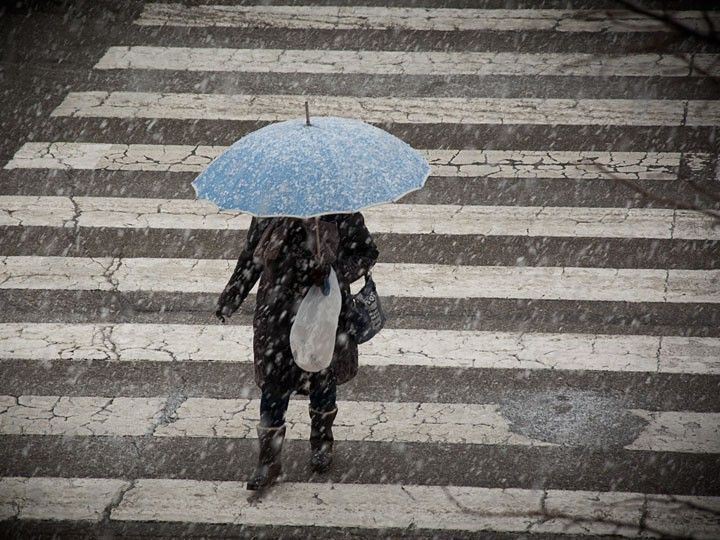 La nieve cubre de blanco la ciudad pero sin provocar problemas de tráfico