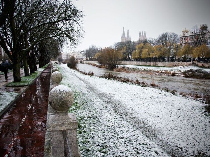 La nieve llega a la capital y activa el Plan de Emergencias Municipal