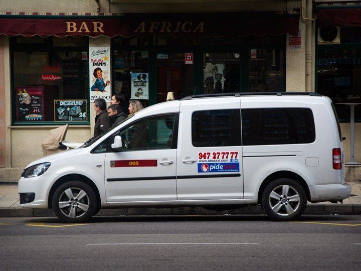 Se convocarán tres exámenes anuales para conseguir una licencia de taxi