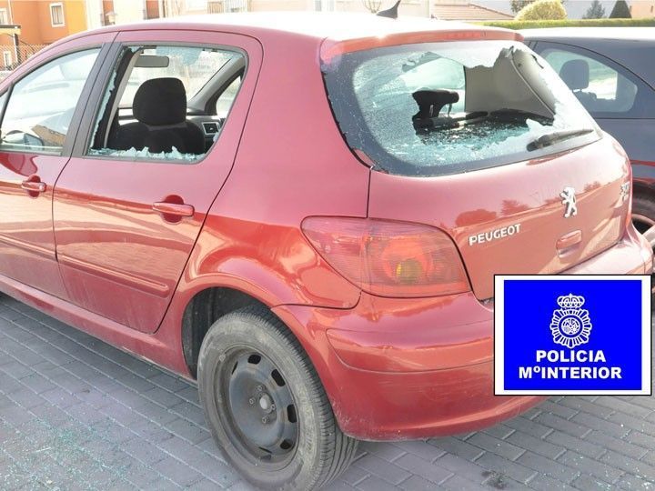 Arrestados en Aranda dos menores que destrozaron varios coches