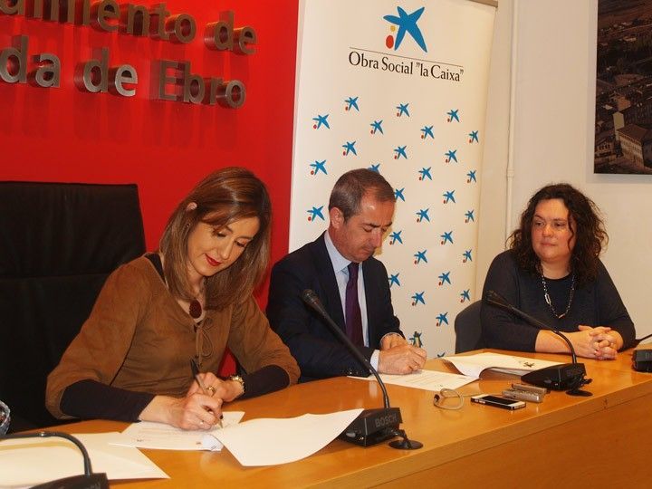 La Caixa aporta 22.120 euros para potenciar la oferta cultural del Teatro Apolo