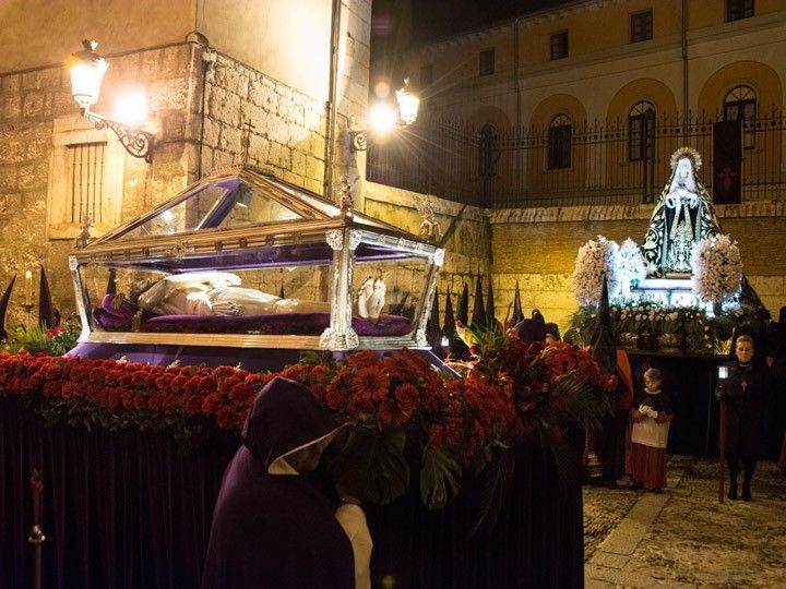 Solemne y recogido traslado del Cristo Yacente al Santo Entierro