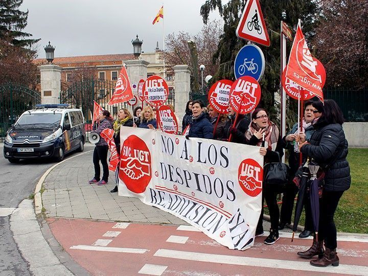 21 trabajadoras de Ucalsa exigen su readmisión en los acuartelamientos de Burgos