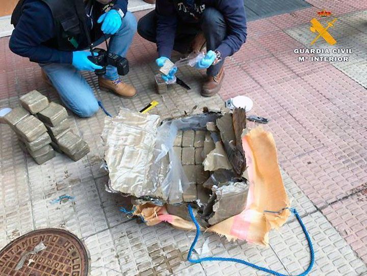 La Guardia Civil pilla en Quintanapalla a un camionero con 1.629 kg de hachís