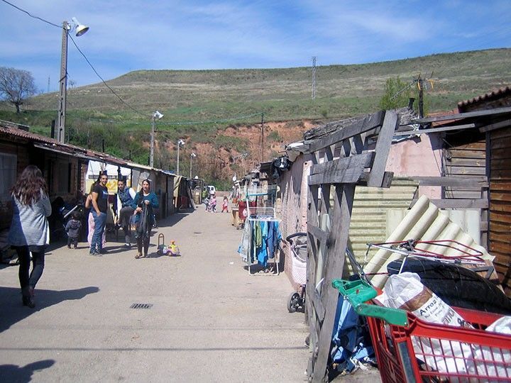 Se elaborará un plan para realojar en cinco años a las familias de El Encuentro