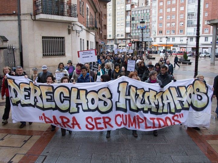 400 burgaleses claman contra por la gestión de la crisis de los refugiados