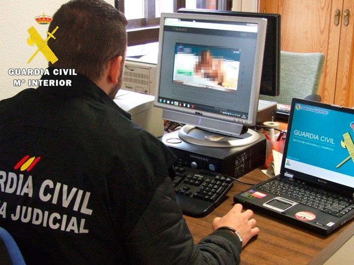 Tres detenidos por divulgar imágenes personales de otro en una web de contactos