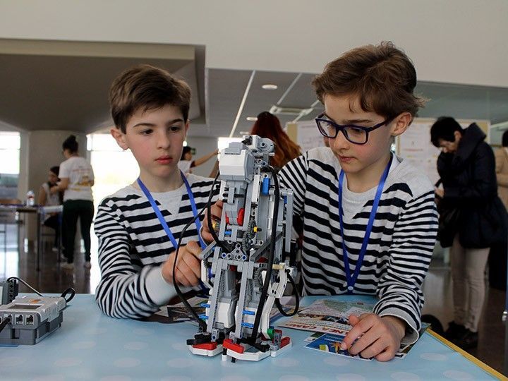 Medio millar de alumnos de toda la región visitan la Feria de Ciencia y Tecnología