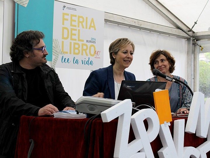 Jabato pone letras a los cuadros de Castaño en su nueva obra, ‘Azules’