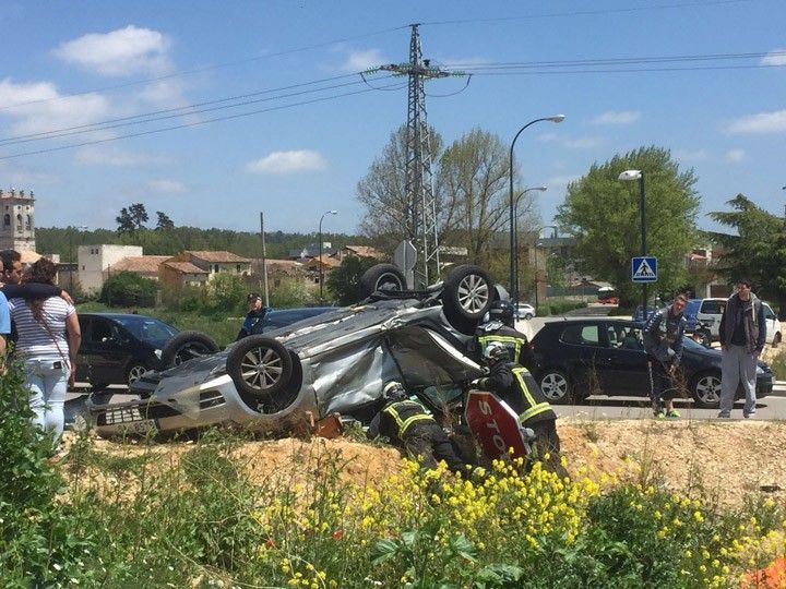 Una herida leve en un espectacular accidente en el Bulevar Ferroviario