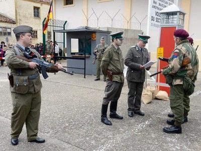 Se han entregado un espía y, mañana, tendrá lugar una huida por amor. BC