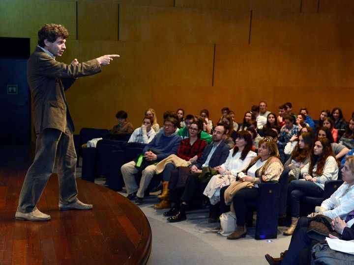 229 estudiantes debaten en torno a la incidencia de las drogas en la sociedad