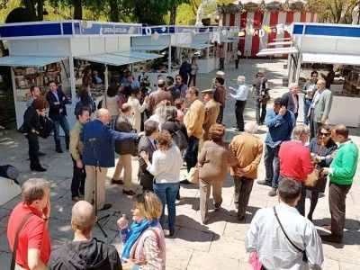 Libreros y autoridades han inaugurado esta mañana la cita cultural. PCR