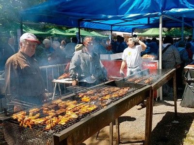 Pinchos y paella congregaron a miles de burgaleses. PCR