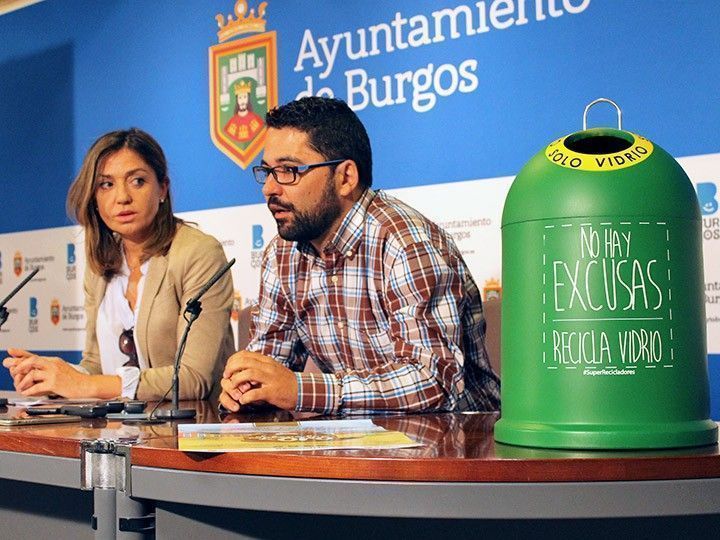 El Ayuntamiento busca la fórmula para recoger el vidrio en la puerta de los bares