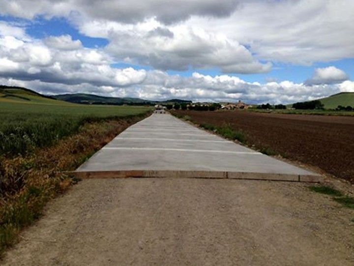 Califican de “atentado” el hormigonado del Camino de Santiago en Redecilla