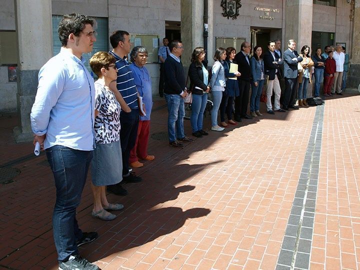 Minuto de silencio por las víctimas del atentado de Orlando