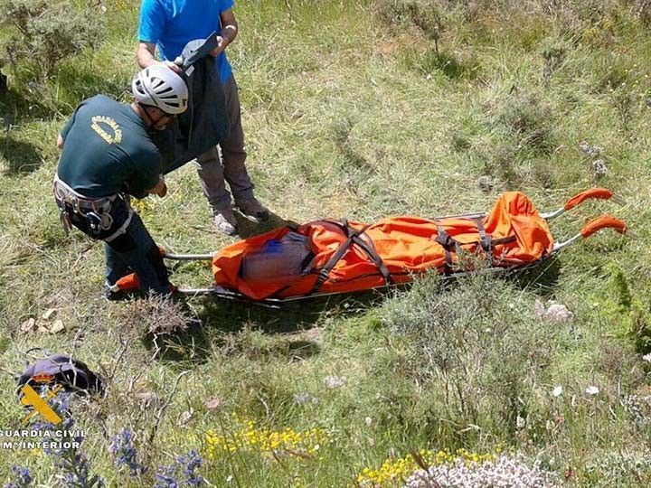 Rescatado un hombre de 79 años tras caerse a una hondonada y fracturase las piernas